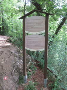 Slika označitev poti na Šmarno goro